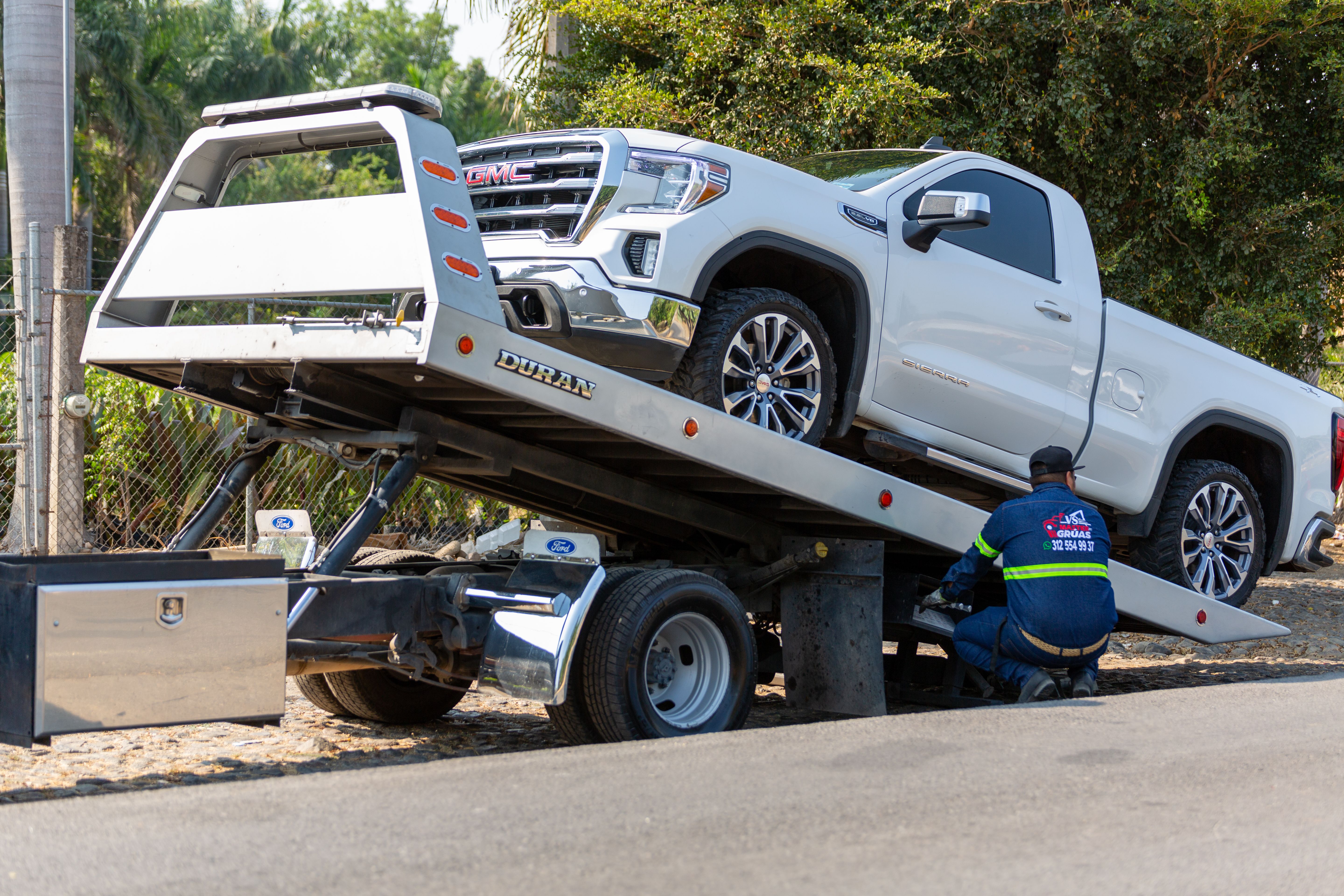 Our dedicated team of towing professionals